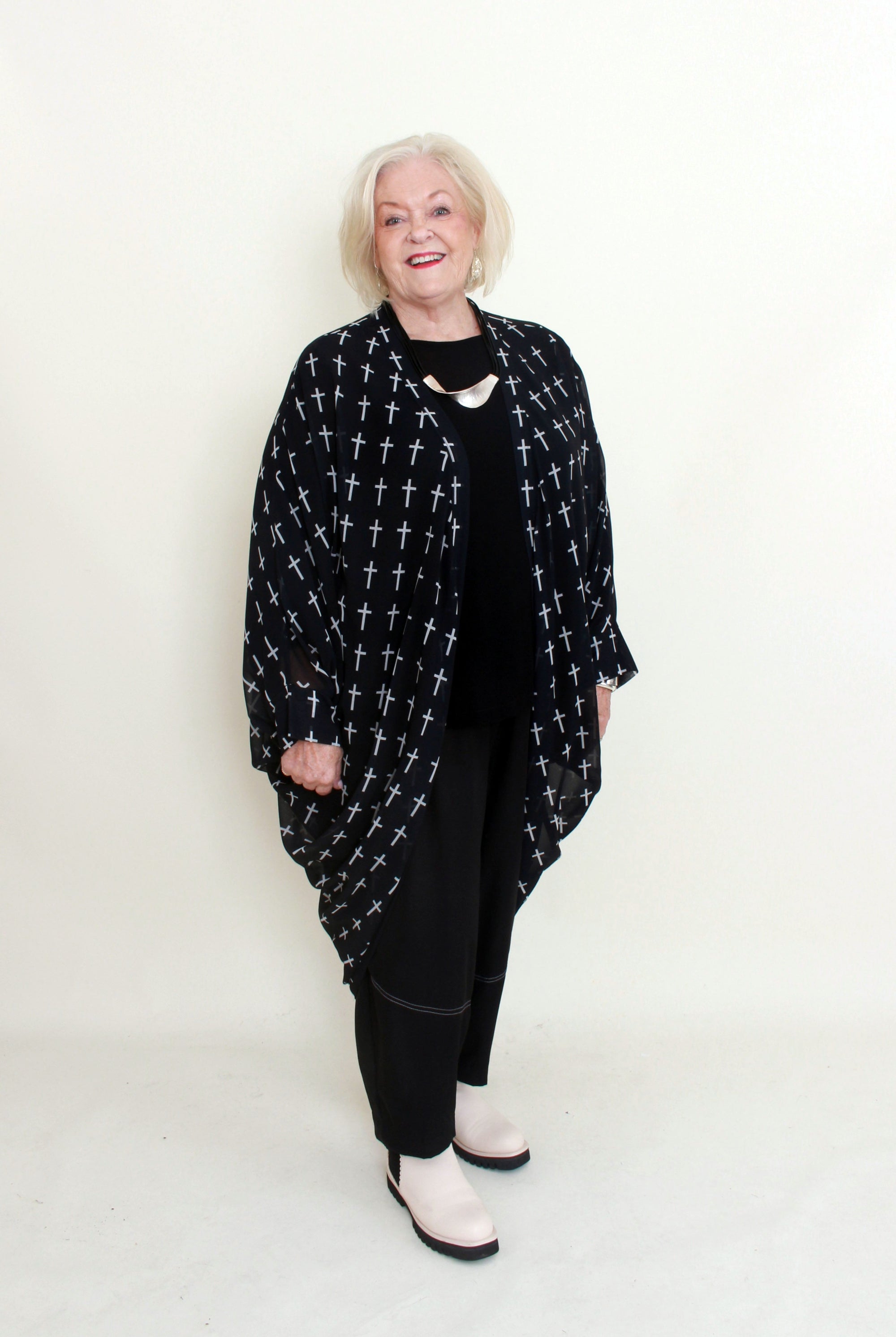 cross-print-kimono-black-white-plus-size-clothing