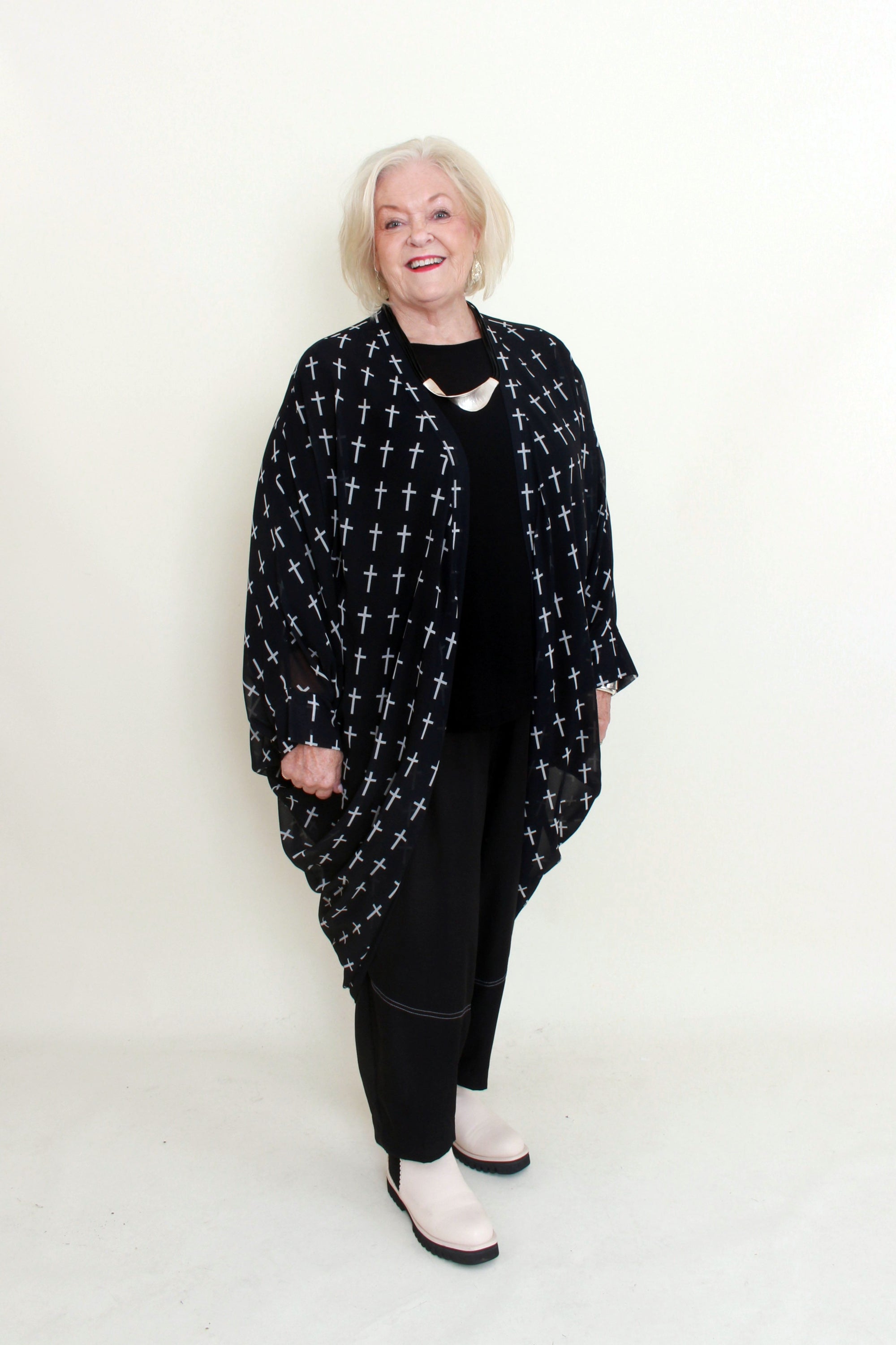cross-print-kimono-black-white-plus-size-clothing