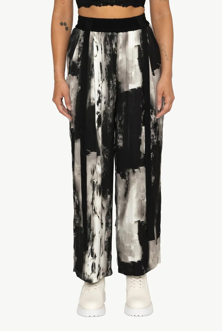 wide-leg-pant-abstract-print-black-white