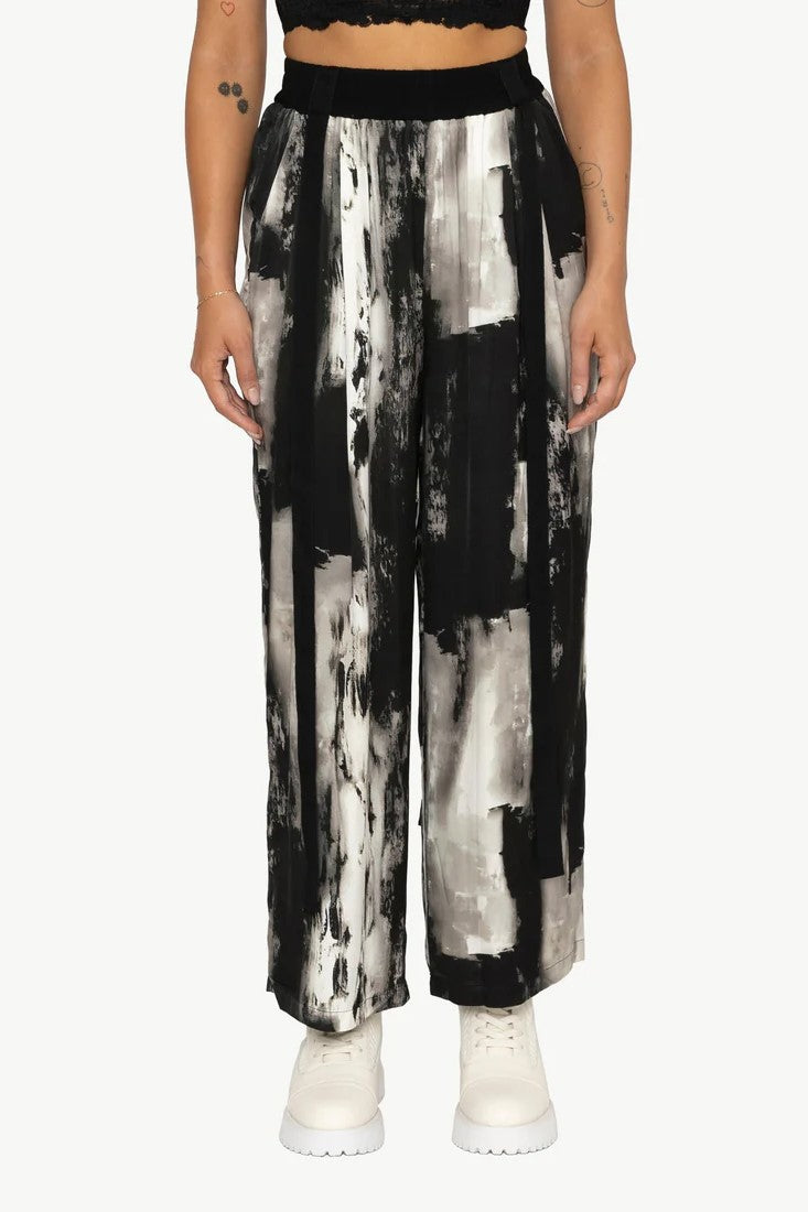 wide-leg-pant-abstract-print-black-white