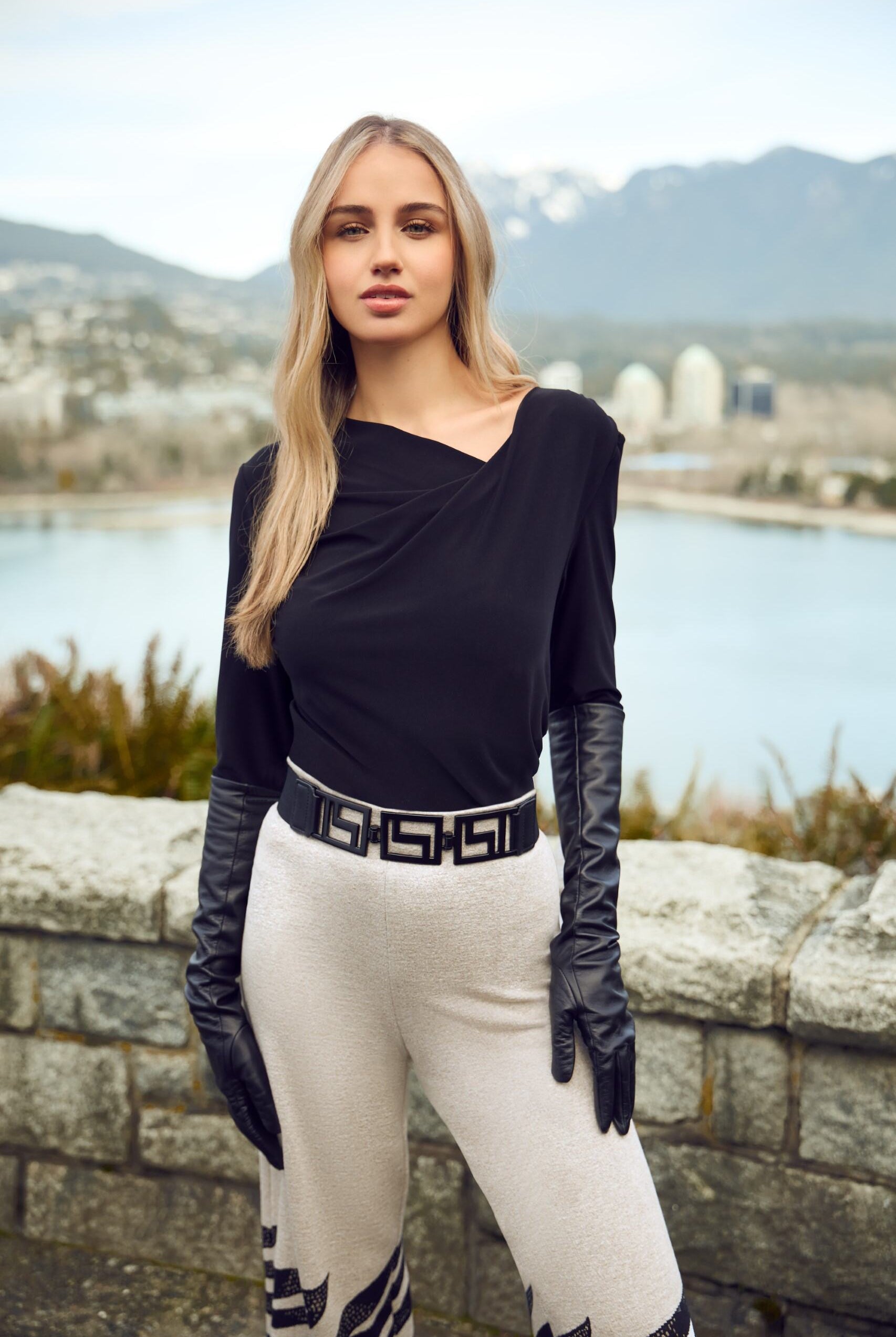 wide geometric belt with elasticated belt black