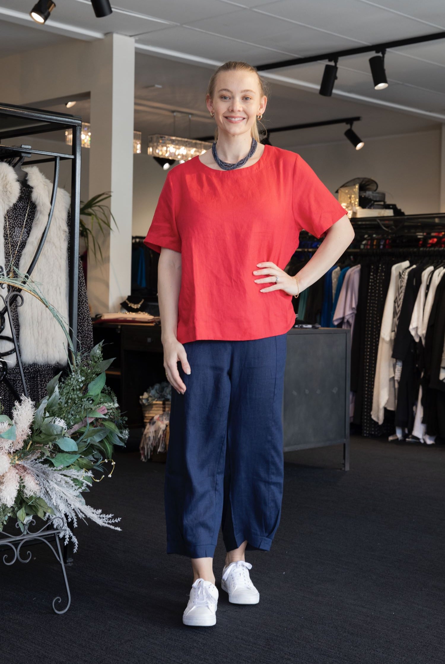 magazine-hayley-button-top