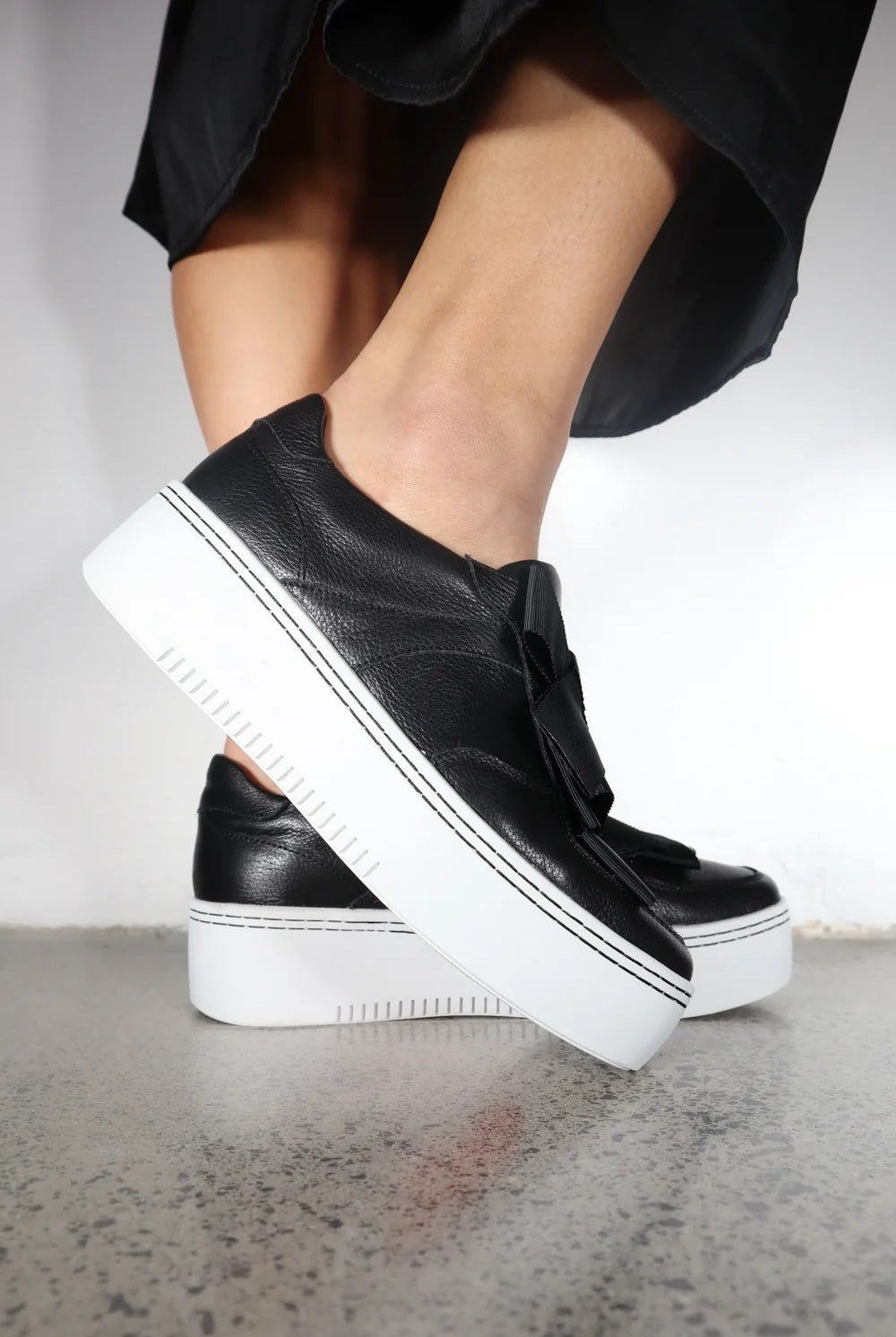 contrast platform sole slip on sneaker black and white