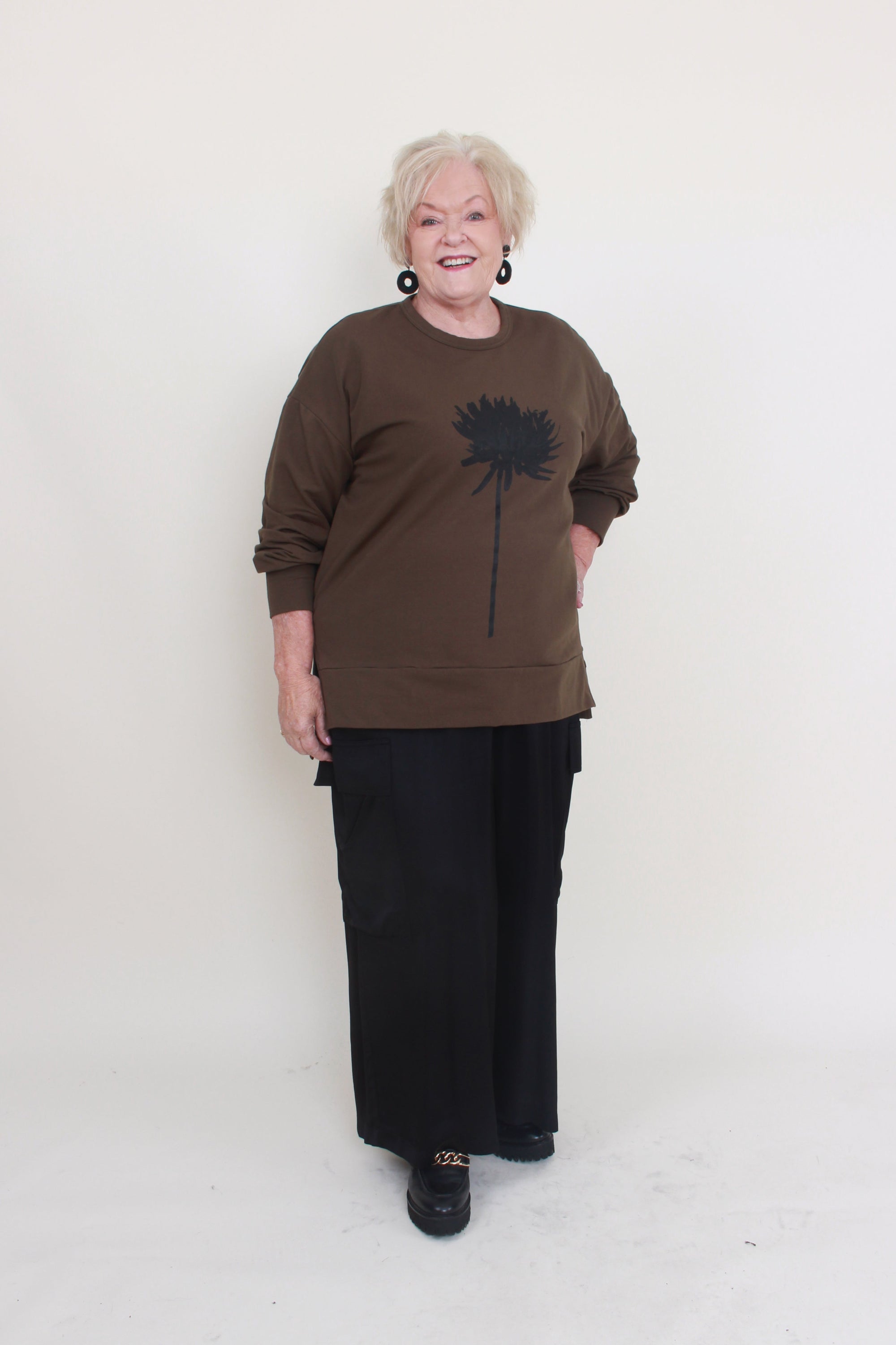 womens pull-over casual sweat with dahlia print in khaki