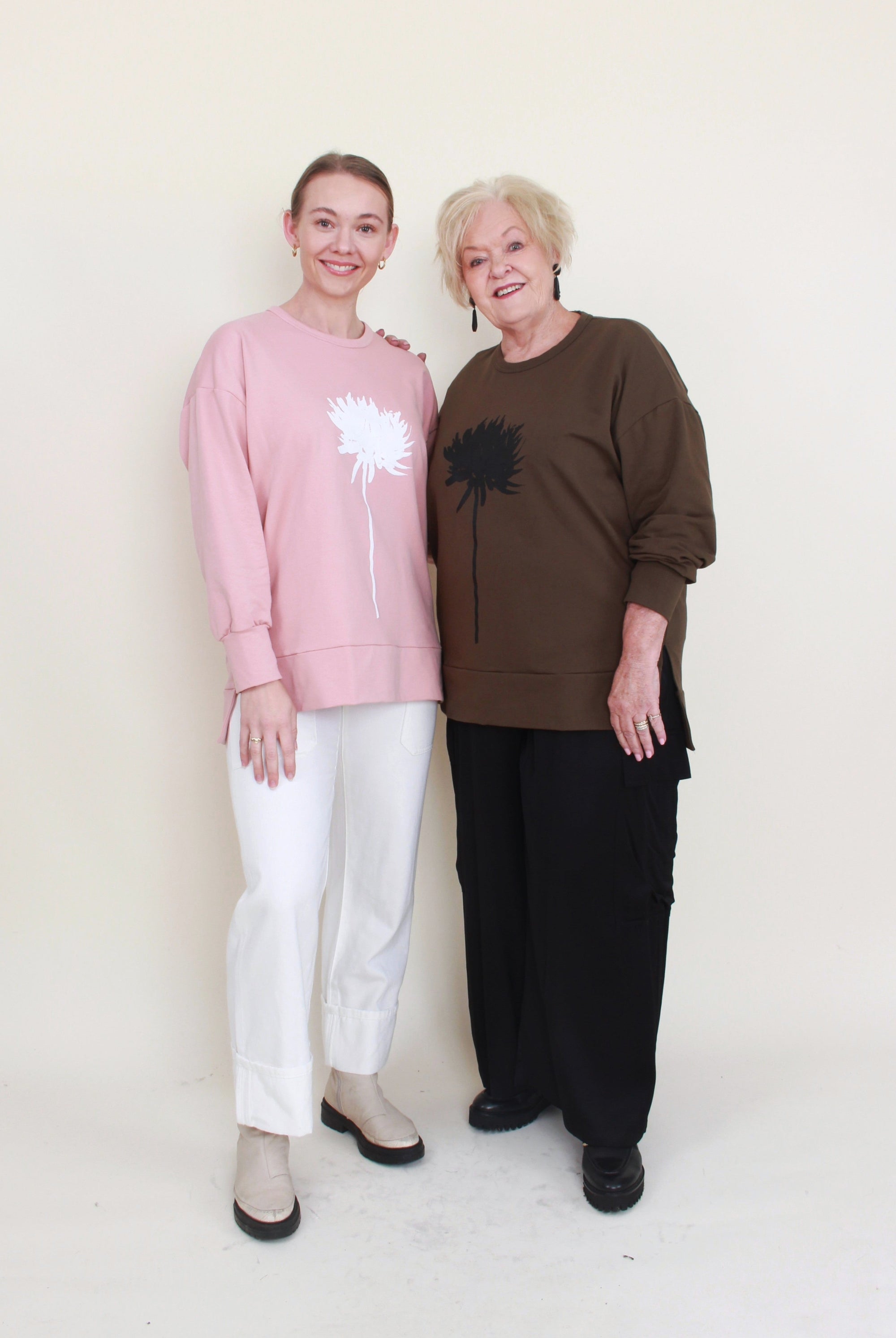 womens pull-over casual sweat with dahlia print in pink and haki