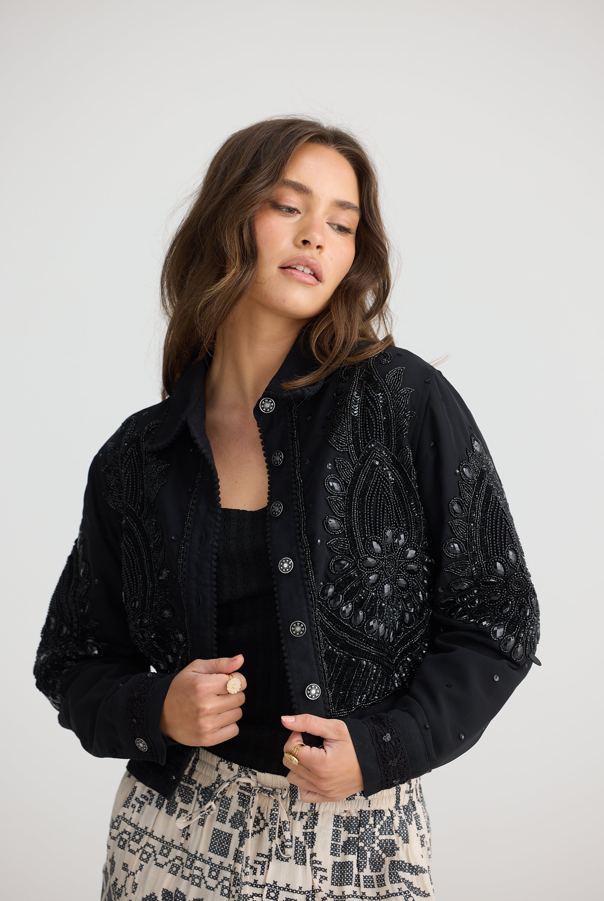 sequin-embroderied-pattern-jacket-black