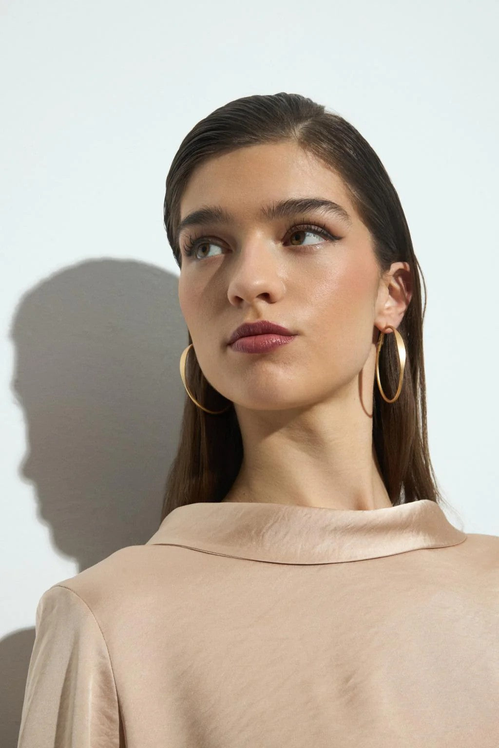 Woman wearing a beige long-sleeve blouseclose up