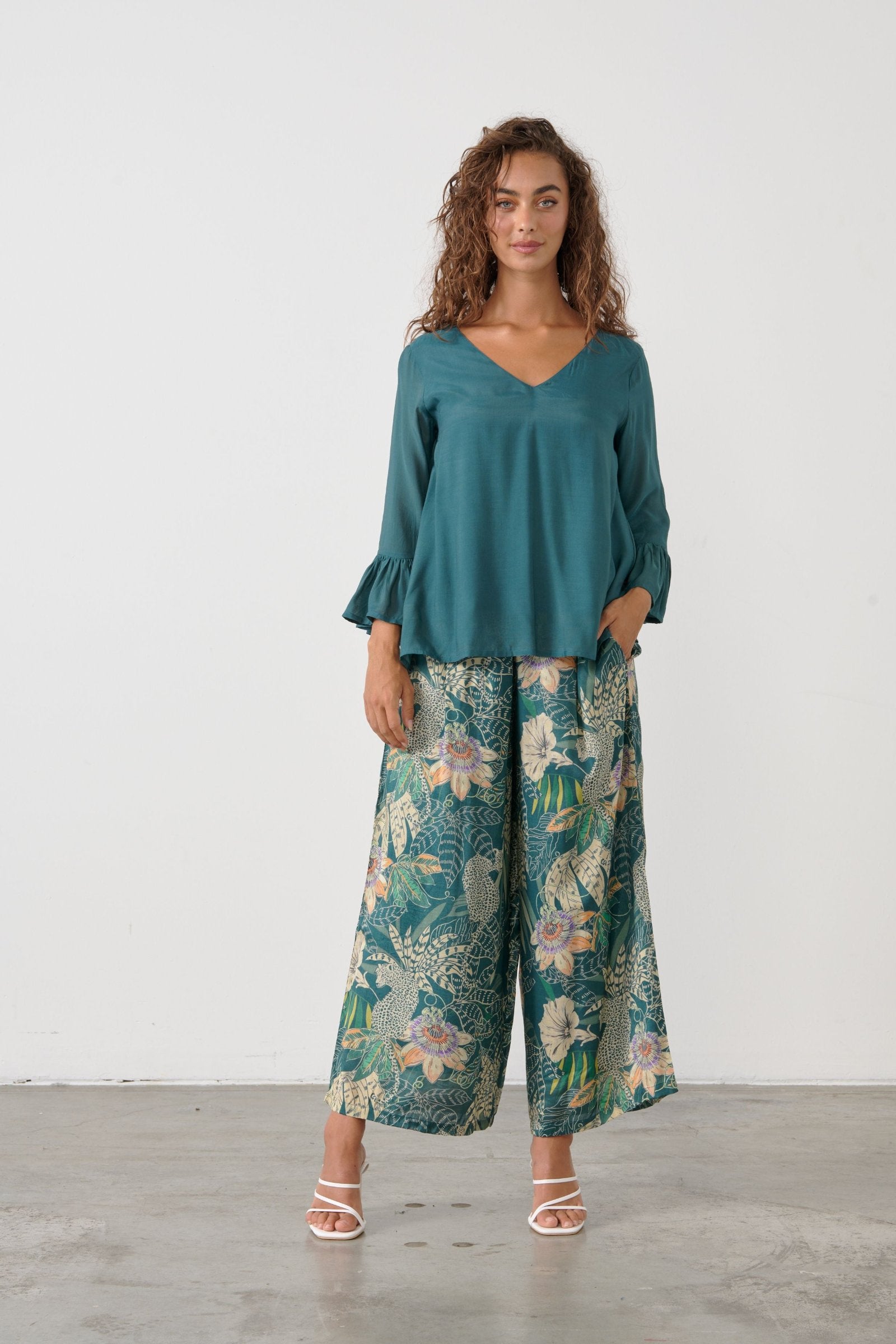 women's wide leg pattern pants