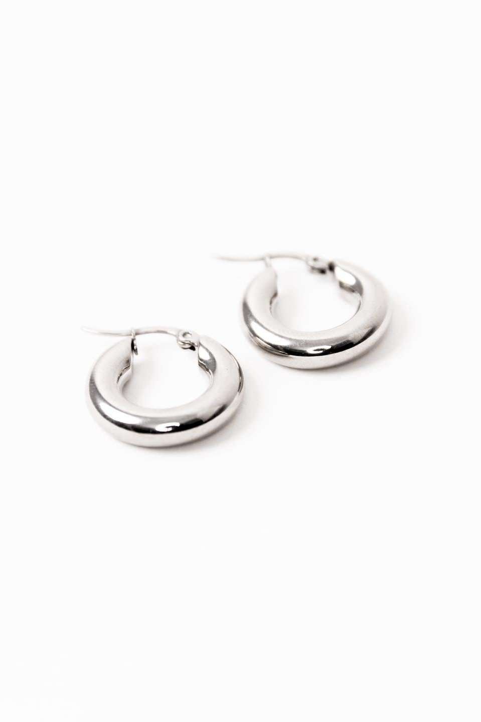 women's silver hoop earrings