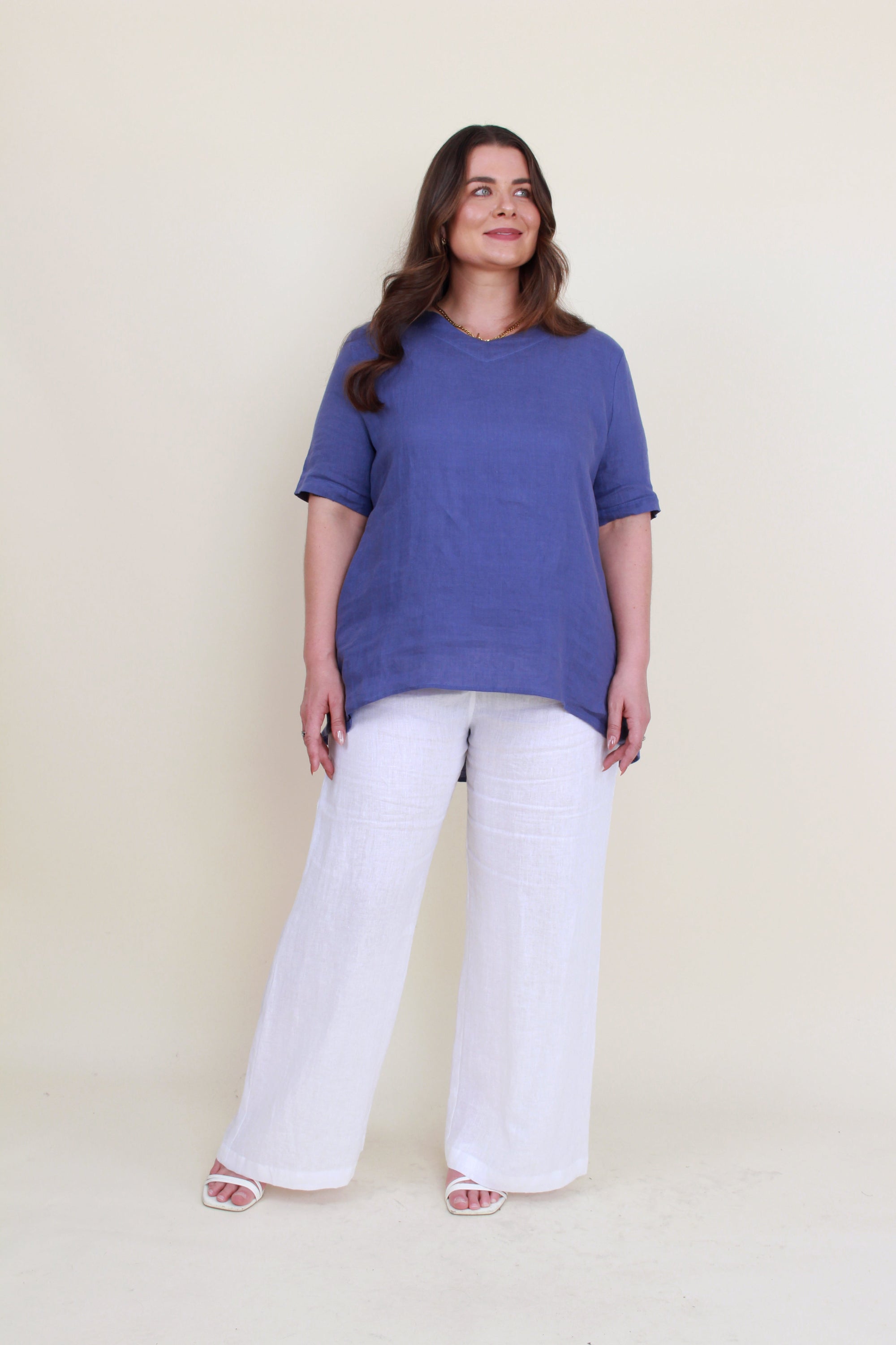 womens full lenngth wide leg linen pant in white worn by model 