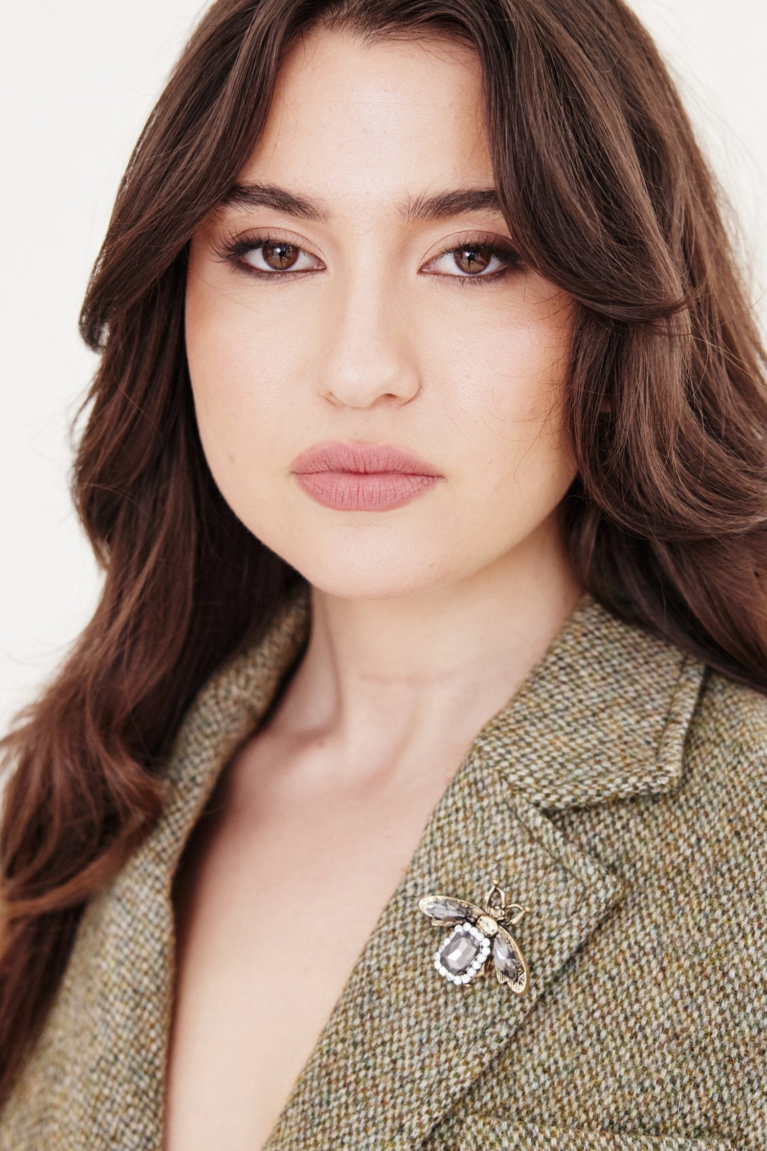 bee-brooch-pale-gold-crystals