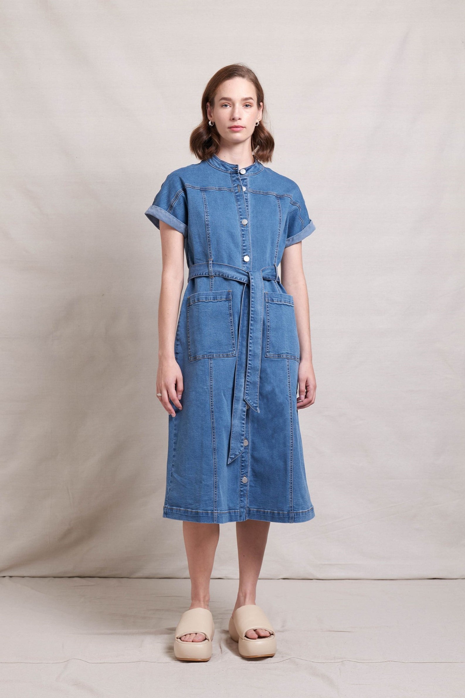 neris-on-a-roll-dress-women's-denim-dress-with-buttons