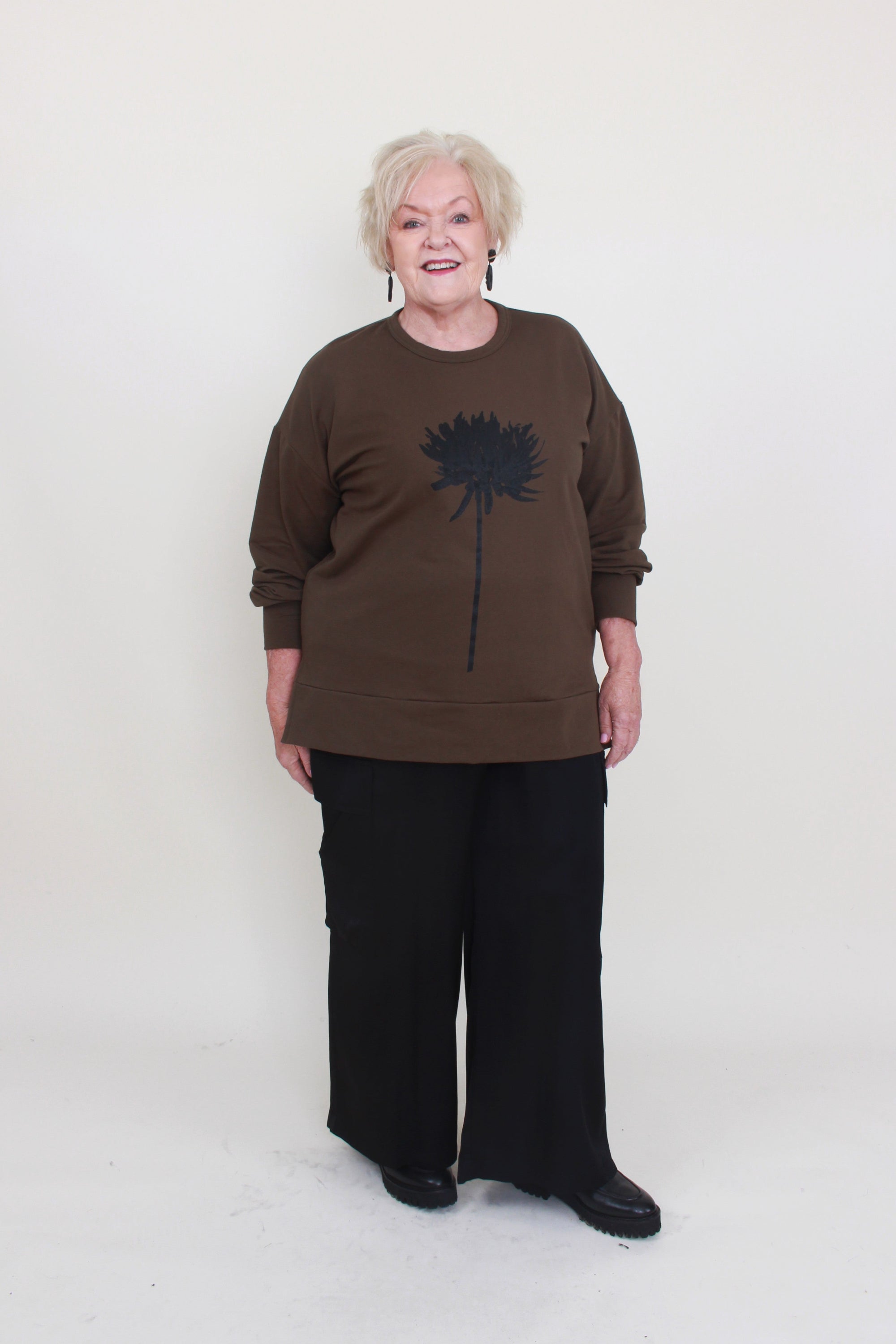 womens pull-over casual sweat with dahlia print in khaki