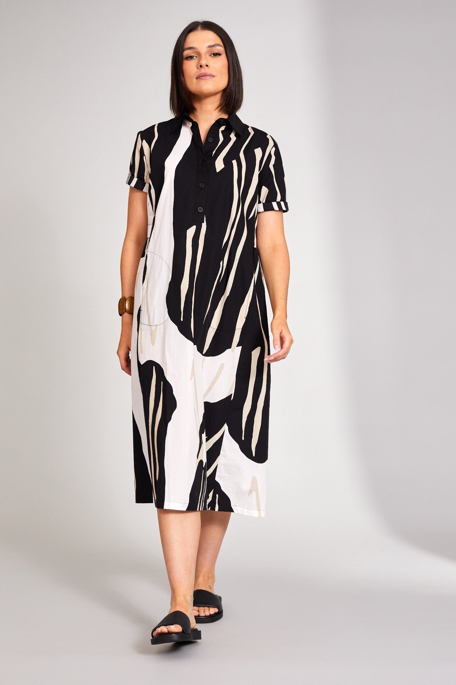 women's plus size black and white 
 midi dress