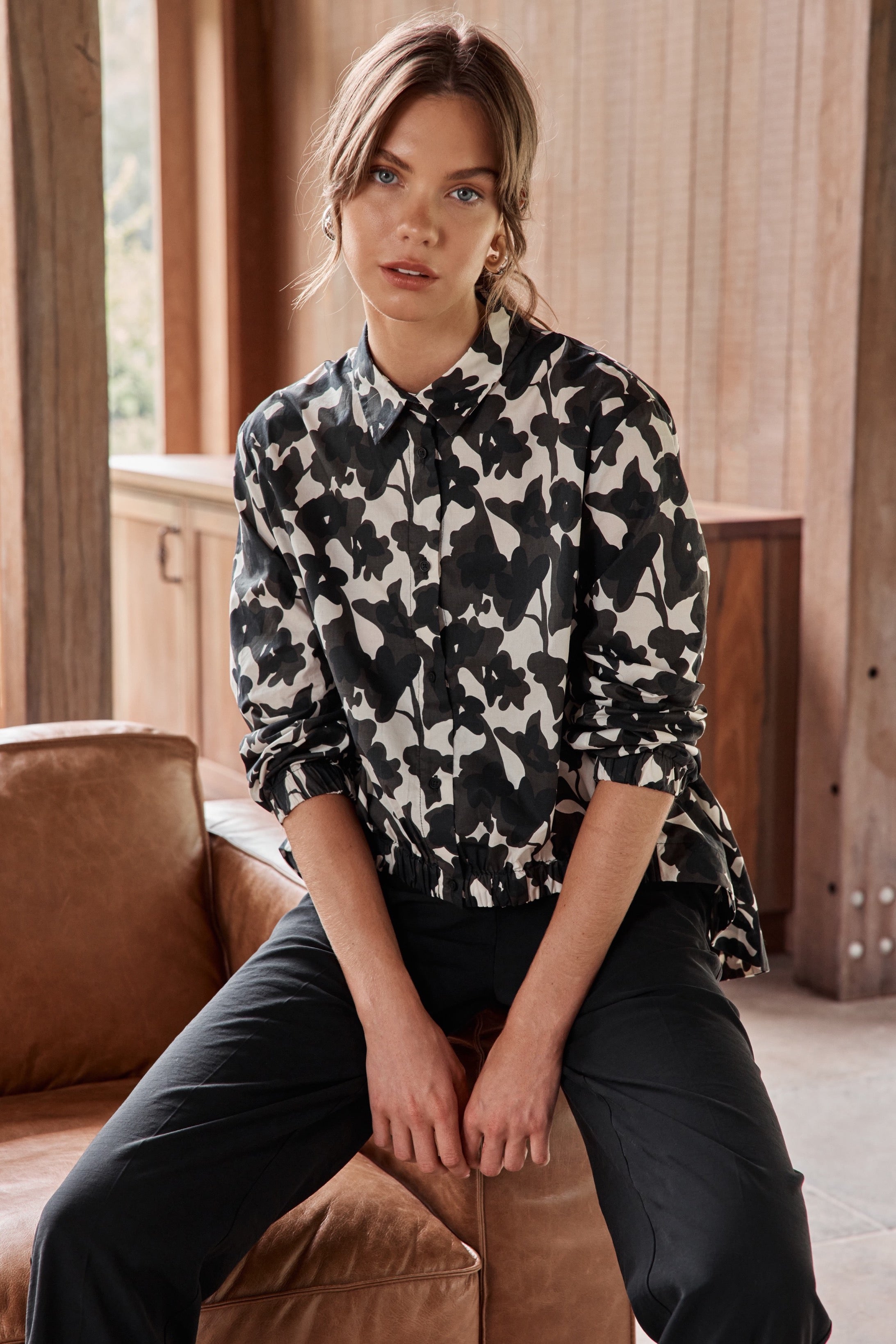 tirelli-elastic-front-hem-print-shirt