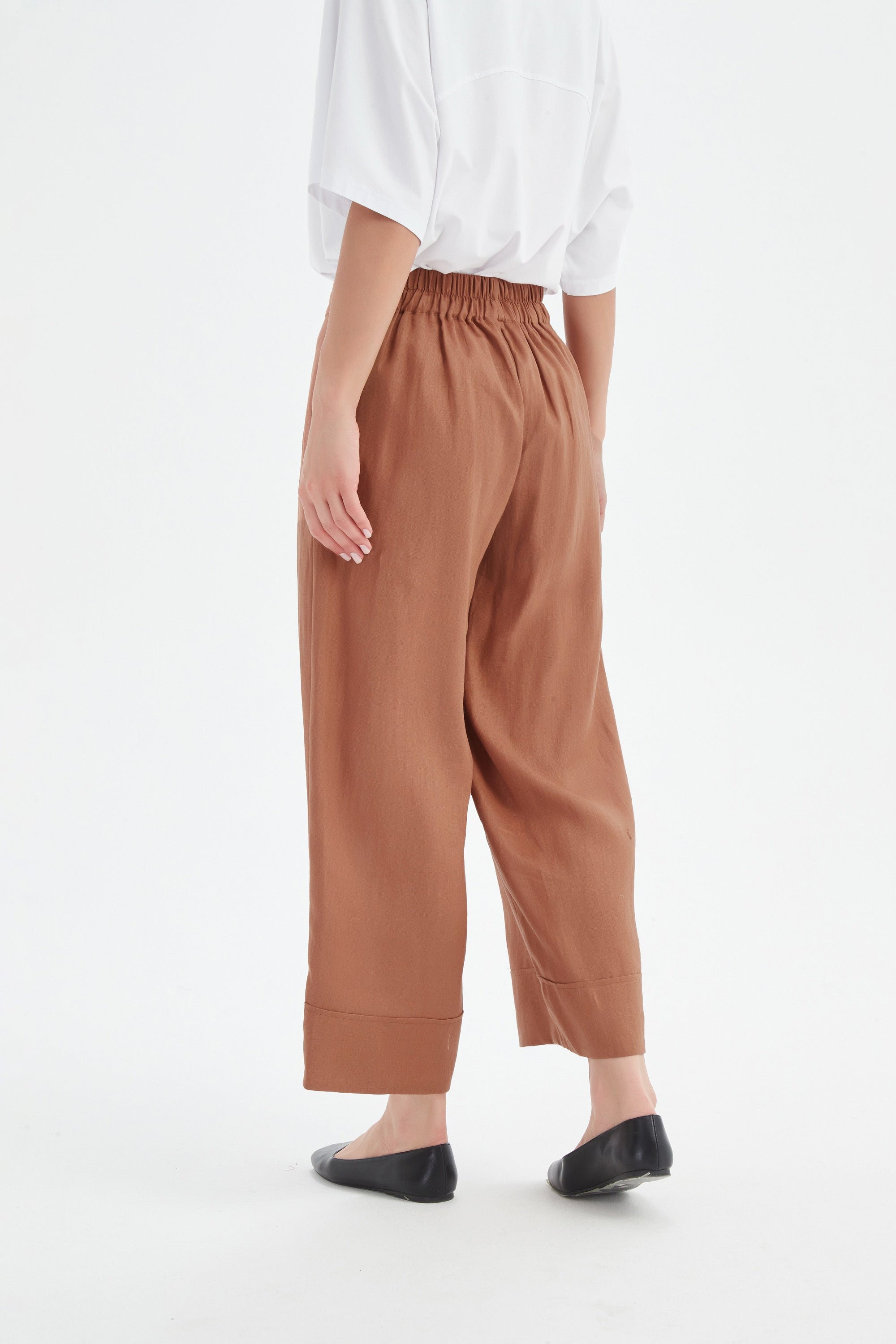 cedar wide leg linen pant and white tee worn by model back