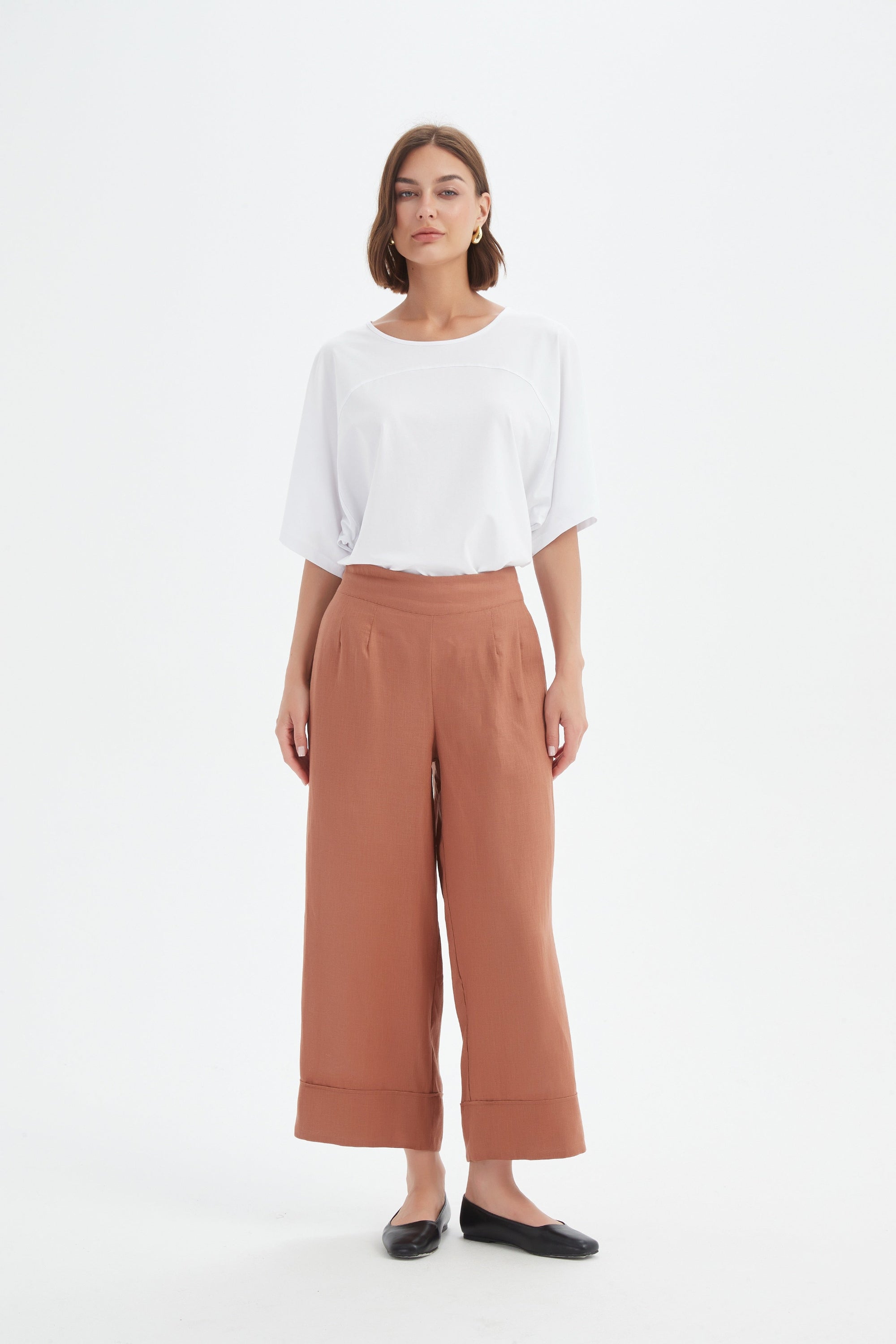 cedar wide leg linen pant and white tee worn by model 